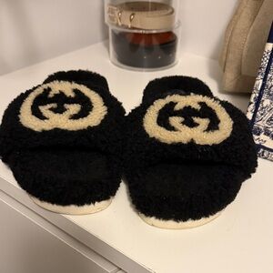 Gucci Black and Cream Shearling Logo Slide Sandals